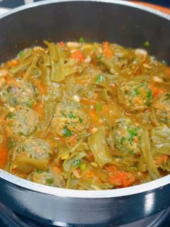 વાલોળ મુઠીયા નું શાક (Valor Muthia Shak Recipe In Gujarati) રેસીપી મુખ્ય ફોટો