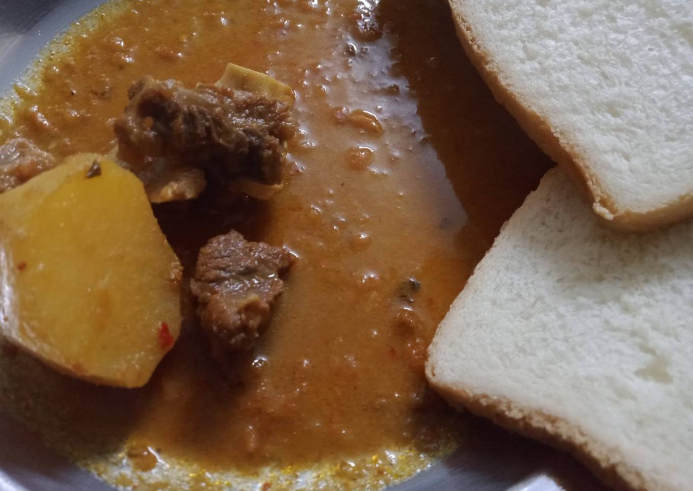 Aalo gosht salan