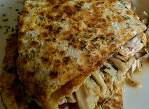 Una foto de TORTILLAS Integrales rellenas de claras de huevo y pechuga...!