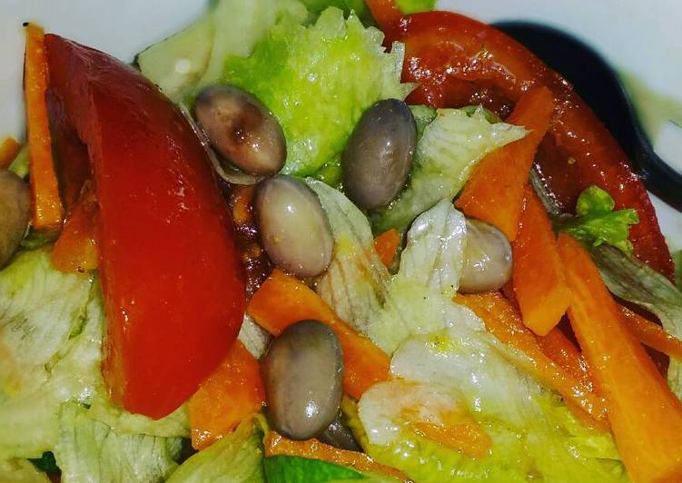 Cara Mudah Menyiapkan Simply Salad with Italian Dressing Top Enaknya