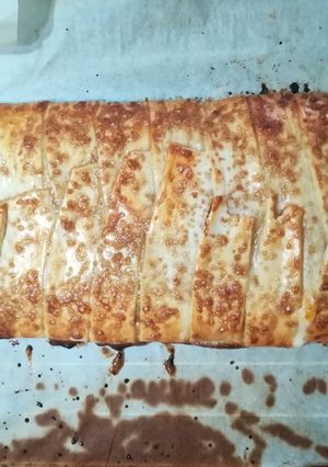 Una foto de Trenza de bacon, york, queso, bechamel y azúcar moreno
