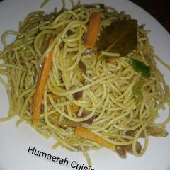 A picture of Stir fried spaghetti.