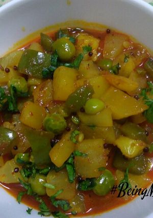 A picture of Sweet potato bottlegourd peas and capsicum sabji.