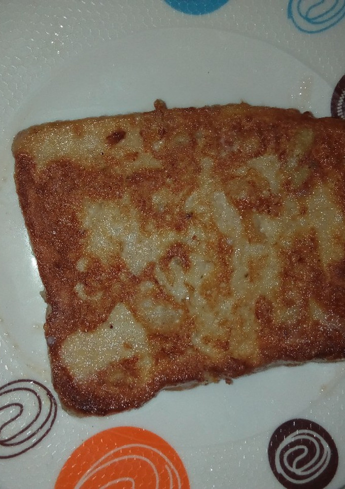 A picture of Bread in egg.