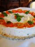 Cheesecake sărată cu ton, brânză și roșii