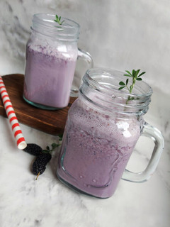 عکسی از دستور میلک شیک شاه توت و موز