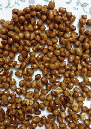 A picture of Honey glazed peanuts.