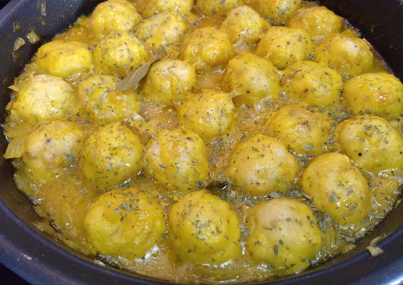 Albóndigas de pescado🐟 en salsa amarilla. 💛