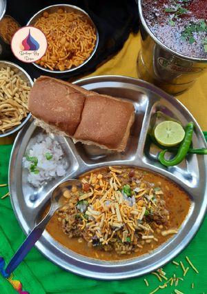 A picture of Misal Pav.