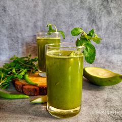 A picture of Spicy Mango Mint Sharbat.
