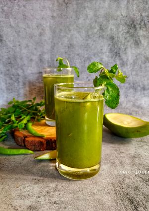 A picture of Spicy Mango Mint Sharbat.