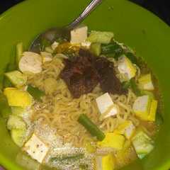 A picture of Indomie dengdeng ala" #kitaberbagi.