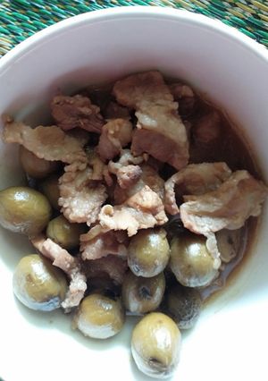 Hình của món Thịt kho trám.