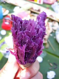 Hình của món Khoai tím nướng than.