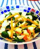 Canónigos con queso fresco, pera y zanahoria 🥕🍐