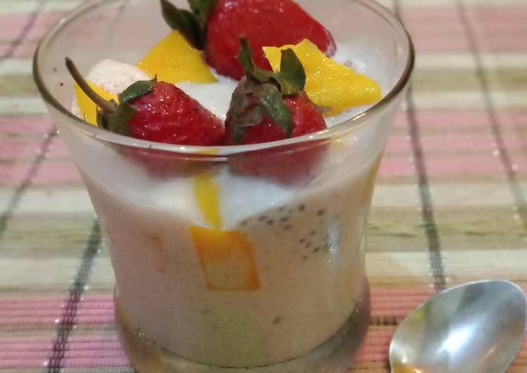 Bagaimana Menyiapkan Strawberry Mango Chia seeds Pudding, Enak Banget