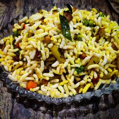 A picture of Mixed vegetables with puffed rice.