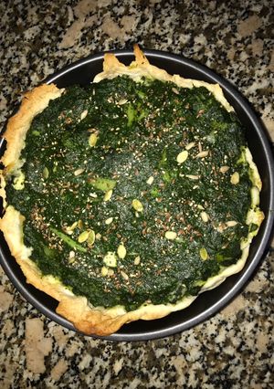 Una foto de Tarta de brócoli, acelga y queso!🥦🥬🧀