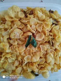 મકાઈ પૌવા નો ચેવડો (Makai Paua No Chevdo Recipe In Gujarati) રેસીપી મુખ્ય ફોટો