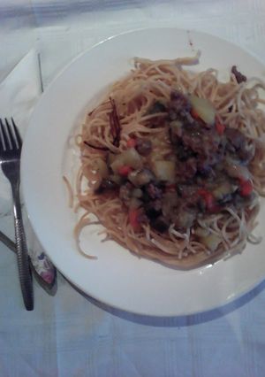 A picture of Spaghetti & mince.
