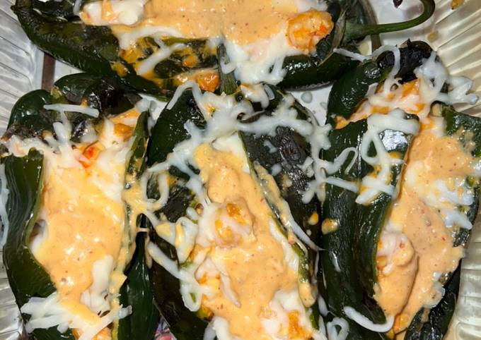 Chiles rellenos de camarón en crema de chipotle ? Receta de Marlen Treviño  - Cookpad