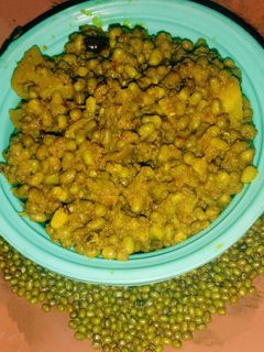 साबुत मूंग दाल की सब्जी रेसिपी मुख्य फोटो