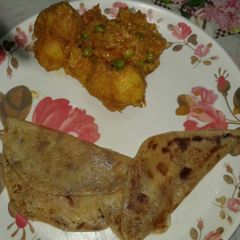 A picture of Aloo paratha.
