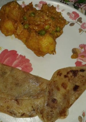 A picture of Aloo paratha.