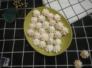 Hình của món Bánh meringue (làm bằng lòng trắng trứng).