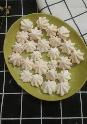 Hình của món Bánh meringue (làm bằng lòng trắng trứng).