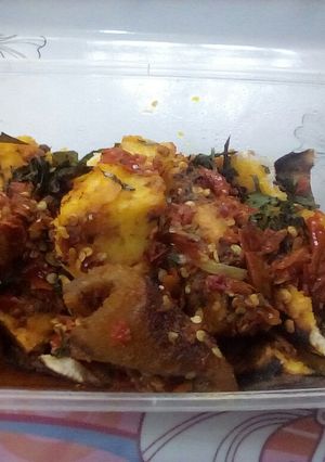 A picture of Roasted Yam and ponmo(cow skin)sauce ll.