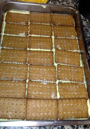 A picture of Cookie and Custard Cake.