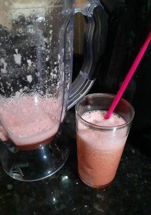 Una foto de Cóctel o trago de sandía con pisco