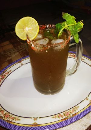 मिंट लेमन आइस टी (Mint lemon ice tea recipe in Hindi) रेसिपी मुख्य फोटो