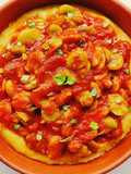 Polenta con fave in umido e maggiorana