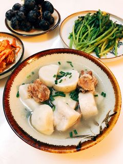 Hình của món Canh khoai sọ nấu sườn.