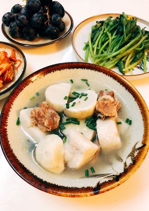 Hình của món Canh khoai sọ nấu sườn.