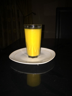 A picture of Mango and pineapple smoothie.