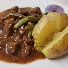 A picture of My Beef & Onion Gravy with Sugar Snap Peas also Jacket Potatoe.