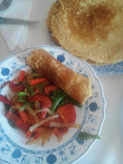 Una foto de Crepes de avena rellenos de verduras