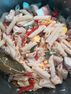 Foto principal de Pasta con pimientos y pollo marinado