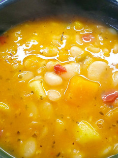 Una foto de Cazuela de porotos manteca con verduras
