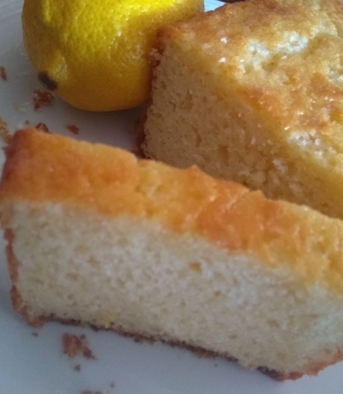 Una foto de Budín de limón súper fácil
