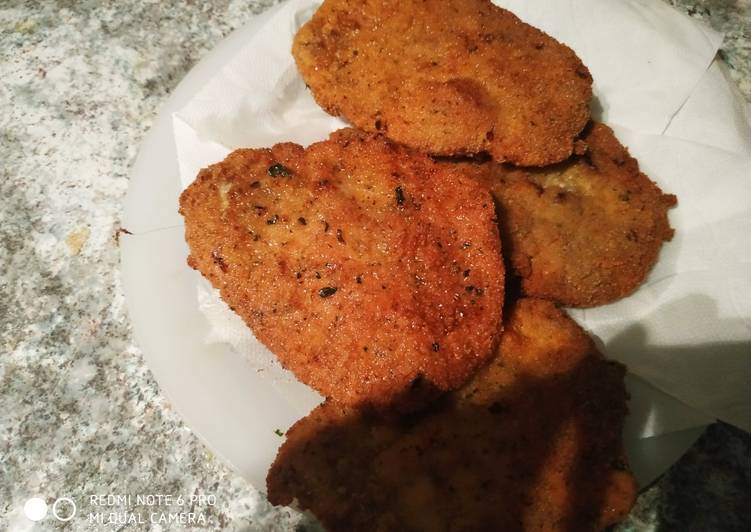 Chuletas de cerdo empanadas