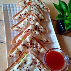 A picture of Bread Pizza.