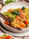 Stirfry vegetables and rice noodles