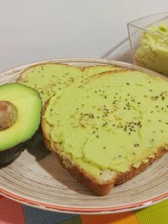 Una foto de Hummus de aguacate