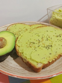 Una foto de Hummus de aguacate