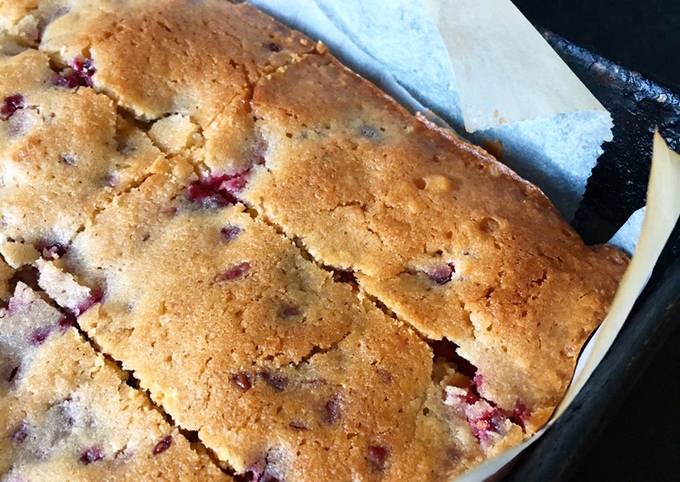 Raspberry and Coconut Blondies (dairy free!) 🥥😍