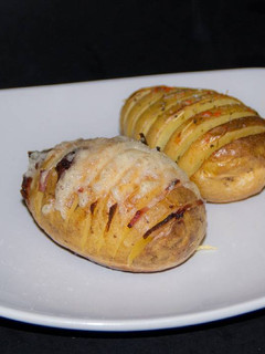 Una foto de Patatas hasselback
